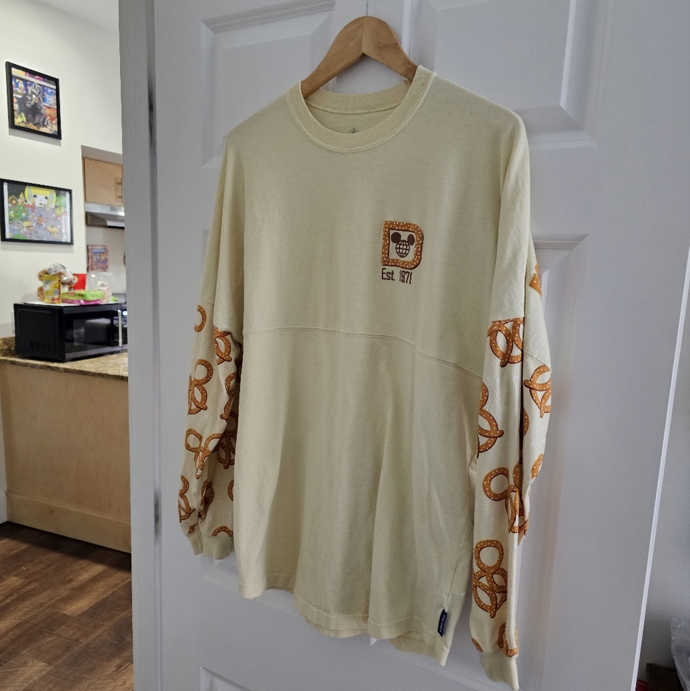 Disney Mickey Mouse pretzel spirit jersey L
